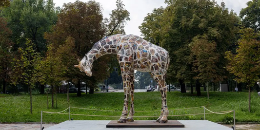 La giraffa di Rothschild, di Allegrucci, protagonista dell'Esposizione Internazionale Inequalities