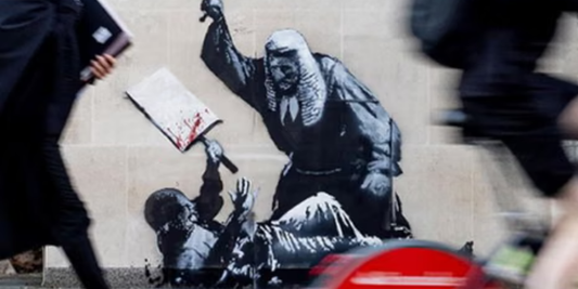 Banksy censurato a Londra: tra protesta, ironia e memoria, il nuovo murale sfida le Royal Courts