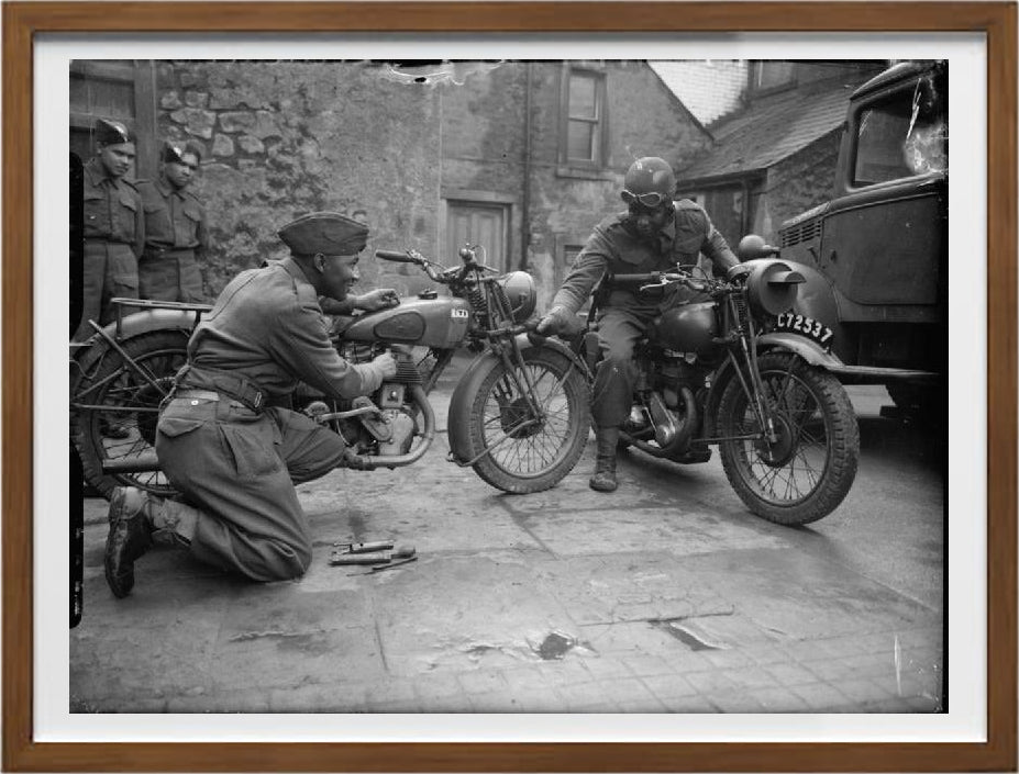 Manutenzione in prima linea: soldati giamaicani dei Royal Engineers