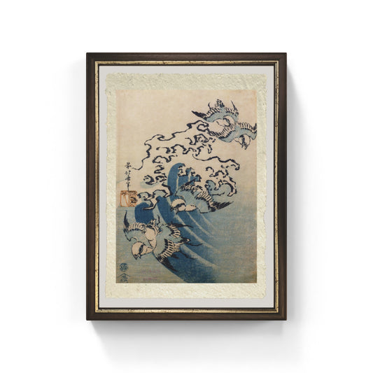 Riproduzione Onde e uccelli di Katsushika Hokusai stampata su carta Amalfi